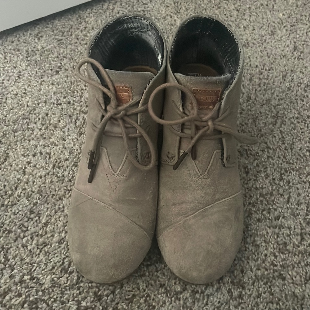 Tom’s beige ankle boot
